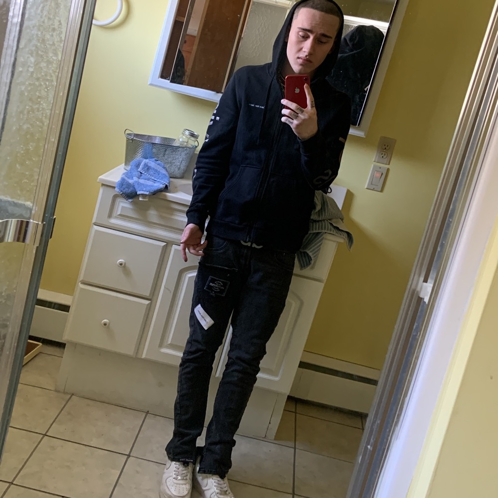 Meet your Posher, Devan